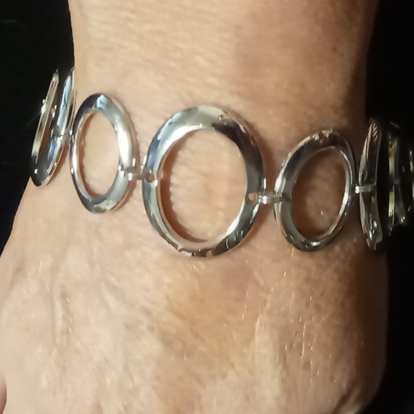 Lia Sophia circle links bracelet NWT 8 In. Long - Picture 4 of 4